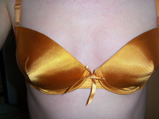 Moja dziewczyna w zadużym staniku - OnMlody