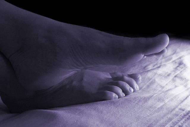 Her beautiful feet - NeoXXX