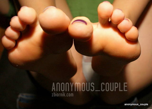 A teraz ssij moje paluszki ... - anonymous_couple