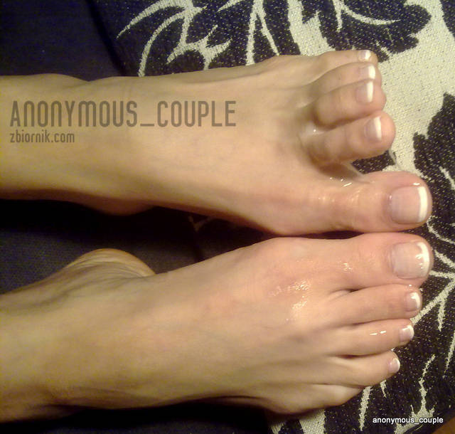 Ktora Pani zlize sperme z suczych stopek ..... - anonymous_couple