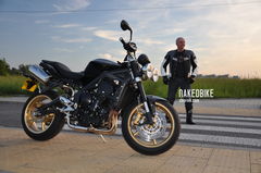 Triumph street R w słońcu..