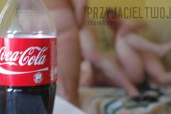 Pokaż jak potrafisz bawić sie z Coca-colą...
