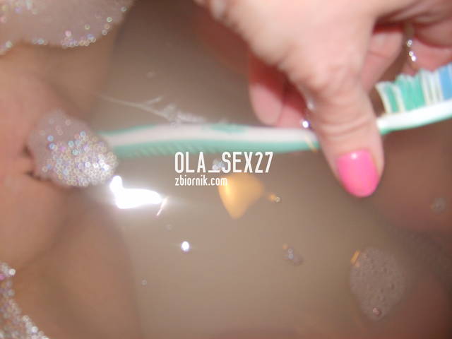 Lubie raczke od szczoteczki - ola_sex27