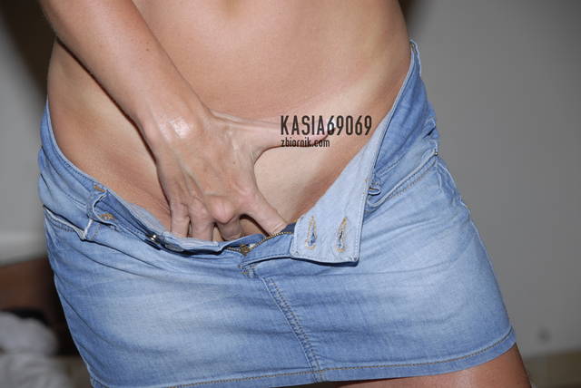 ...POD SPODNICZKĄ....;) - kasia69069