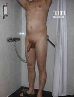 Przyłapany pod prysznicem 1