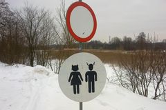 ciekawy znak drogowy