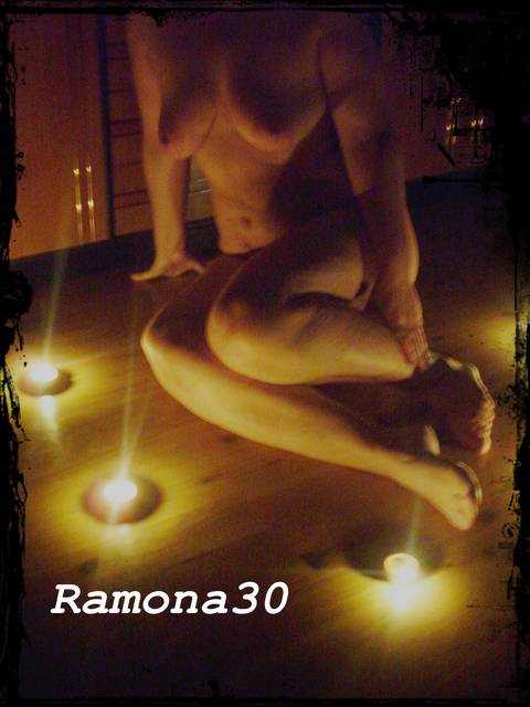 ubrana  tylko w blask świec - ramona30