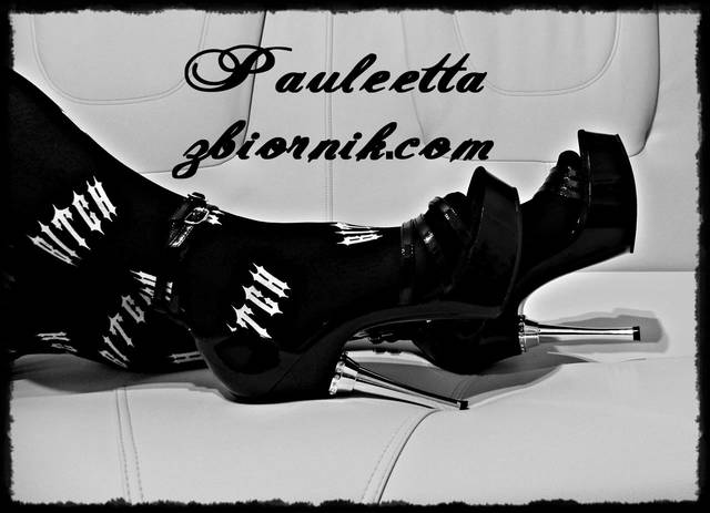 .... szpileczki na sofie - Pauleetta