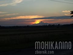 Już zachodzi czerwone słoneczko...............