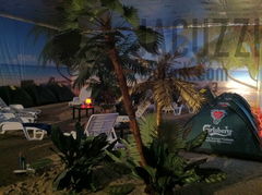 Sztuczna plaża i pole namiotowe,