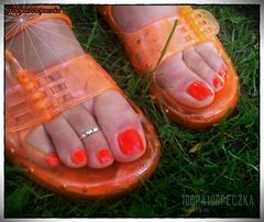 Śmieszne Pomarańczowe Buciki 16