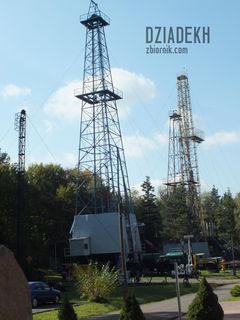 Trochę bardziej współczesne wieże wiertnicze
