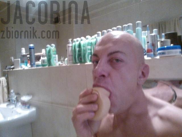 jacobina ma glebokie gardlo i ciagnie po jaja,mniam!!! ;-) - jacobina