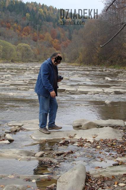 Przy takim stanie wody można pospacerować po Sanie - dziadekh