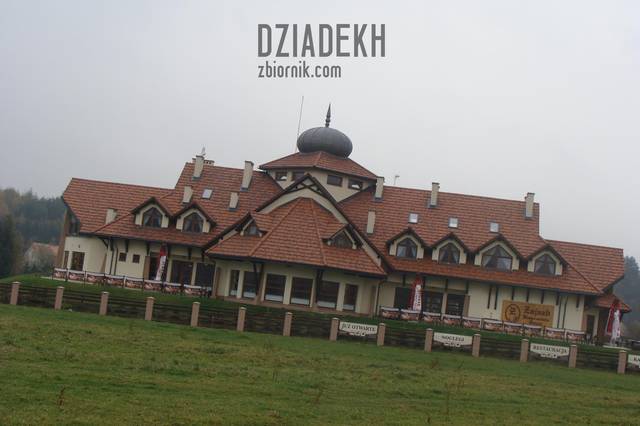 Na drodze do Ustrzyk straszy architektoniczny koszmarek. - dziadekh