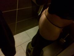 Moja Pupcia w stringach w toalecie :)