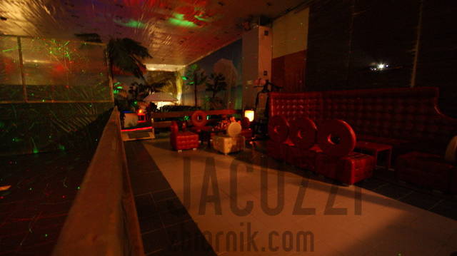 Całoroczna plaża i część kinowo-dyskotekowa Tropicalclubu. - jacuzzi