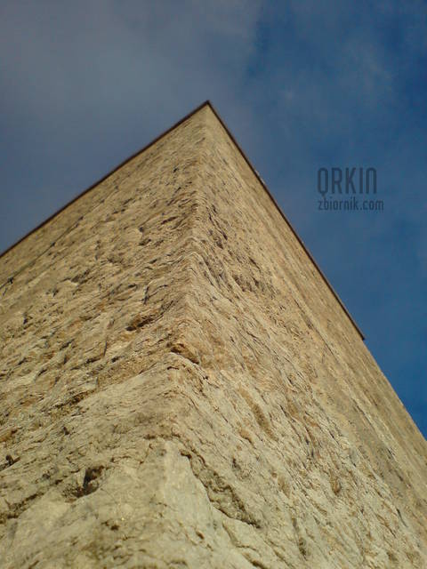 niech się mury pną do góry ... - QRKIN