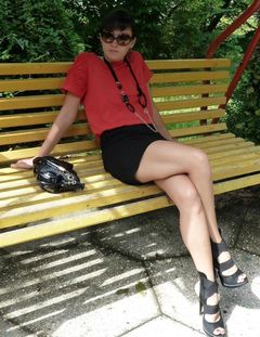 на скамейке