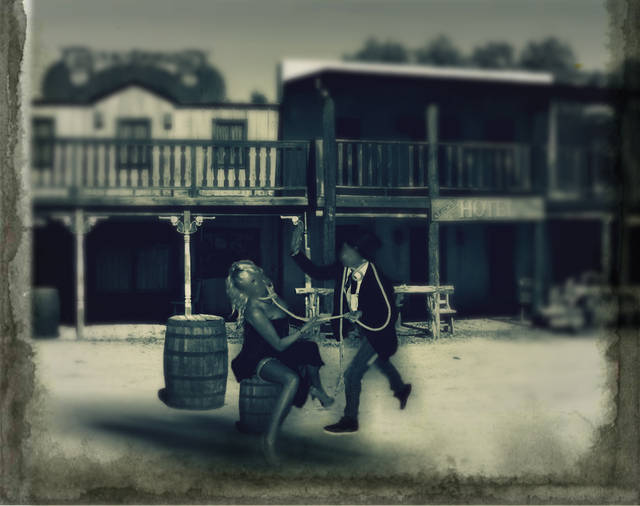 W samo południe ,na głównej ulicy miasta... - Czykitaieryk