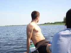 film o facecie w łódce;p