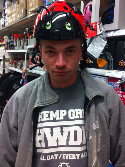 na shopingu :P - HornyBoy27