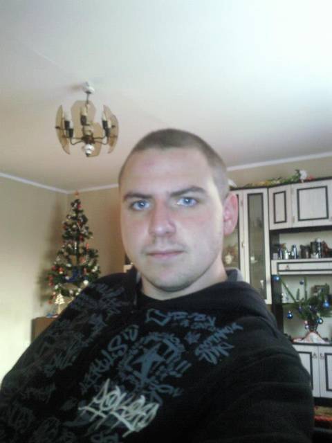 20413_404016686352730_1430779150_n.jpg - guzik5000