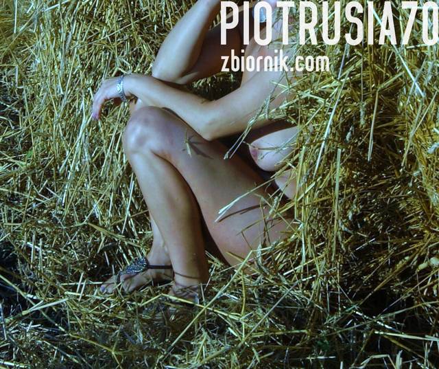 szaleństwo na sianie :P - piotrusia70