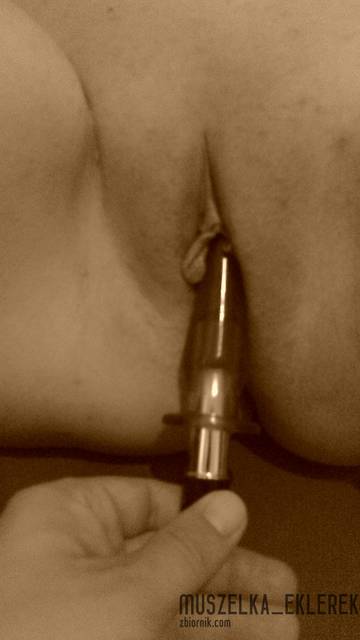 Z nową zabaweczką:) - Muszelka_Eklerek