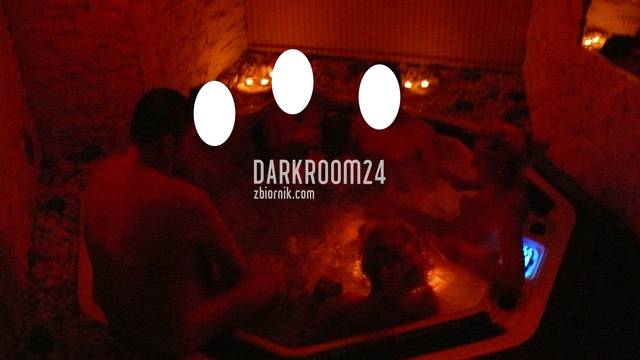 I pełno ludzi w każdym wagonie - DARKROOM24