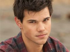 Jacob-Black-Wallpaper-jacob-black-27259209-1024-768.jpg