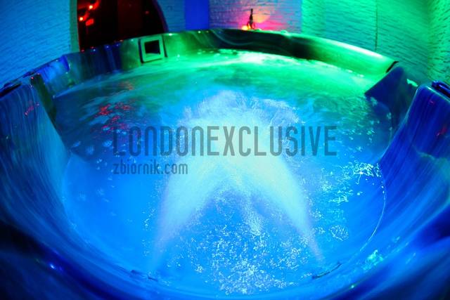 jacuzzi 2.jpg - LondonExclusive