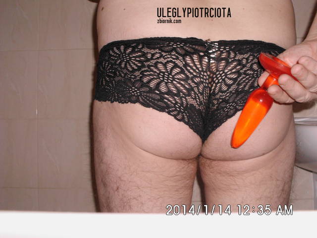 Z koreczkiem. - UleglyPiotrCiota