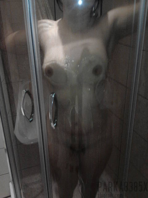 PRYSZNIC PRZED IMPREZKĄ:) - parka8385x