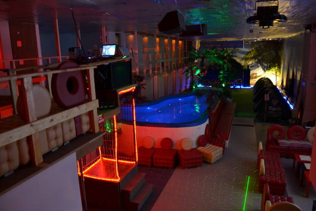 ... a tak to teraz wygląda od strony górnego baru - jacuzzi