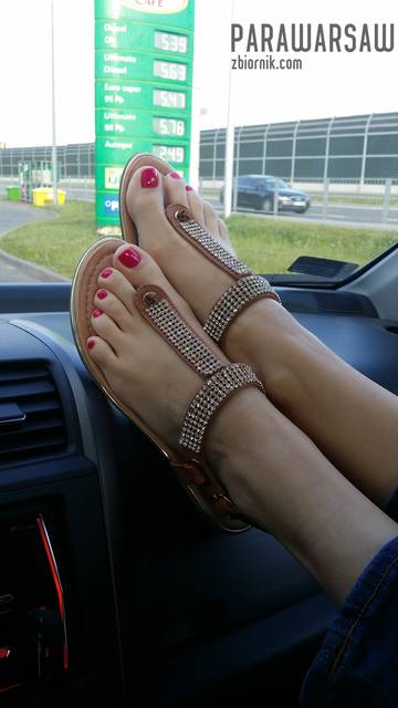 W samochodzie - podobają się Wam moje stópki? - parawarsaw