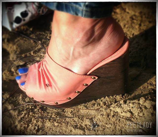 Sunday Sun 09 - FeetLady