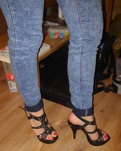 Sexi stópki w szpileczkach mojej suczki