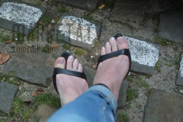 feets.JPG - marketatv