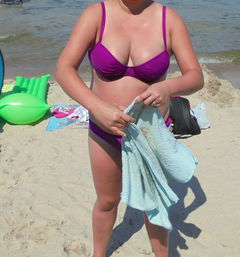 Wakacje Jak sie prezentuje w stroju kapielowym ?