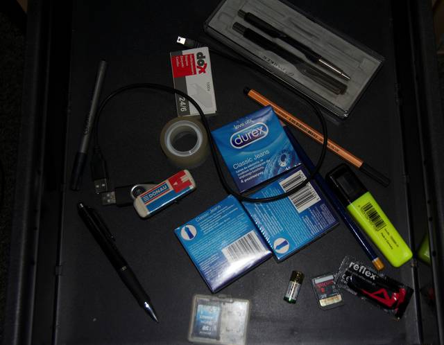 Wnętrze mojej szuflady w pracy - penetrator11