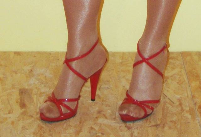 feet DSC02663aa.jpg - daniellecz