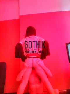 wylizuję jej pizdę do końca