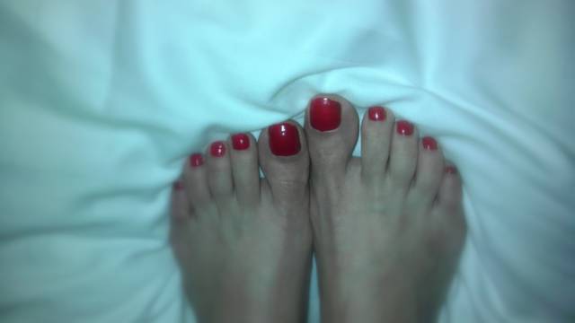 Ku..wska czerwien na moich paznokciach podoba sie?? - anonymous_couple