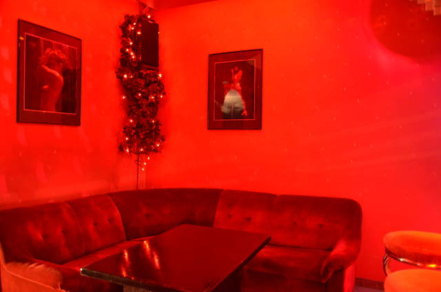 Sofy przy barku - swingersfantasy