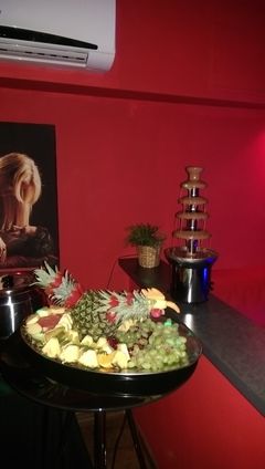 zapraszamy na czekoladę i owoce  