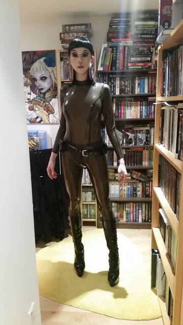 w latexie przed fetish party - weapon_x