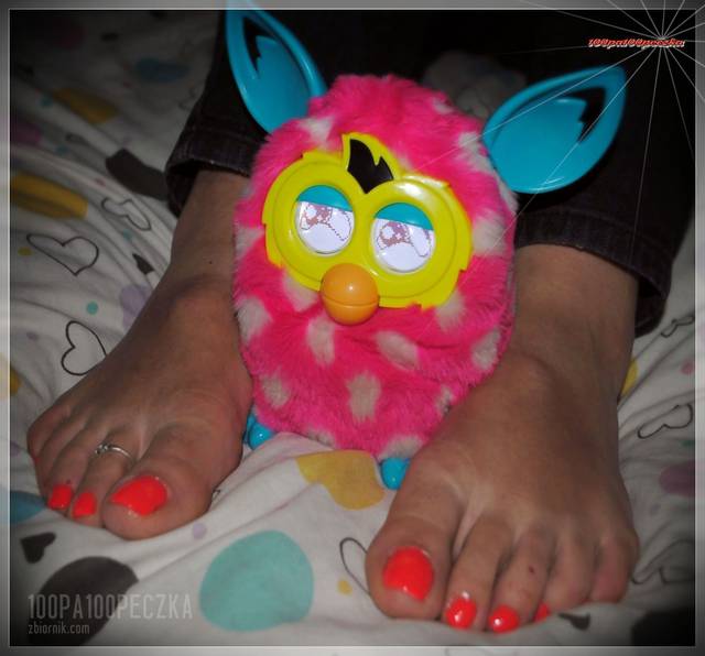 Furby & Feet #02 - 100pa100peczka