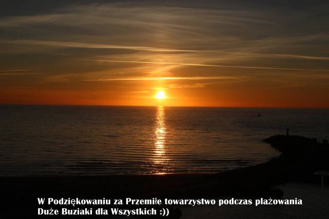 Widok z Latarni Morskiej w Kołobrzegu. Buziaki :)) - kicurki