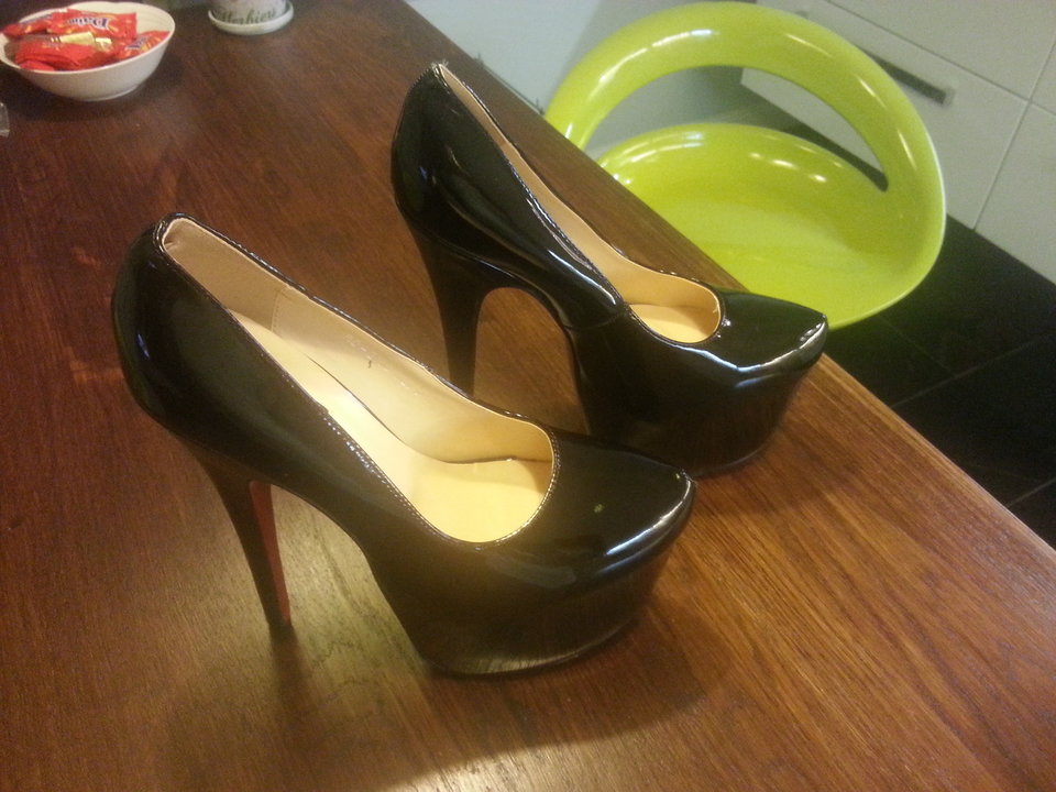 New shoes for my girlfriend ♥ - MartinkaCross